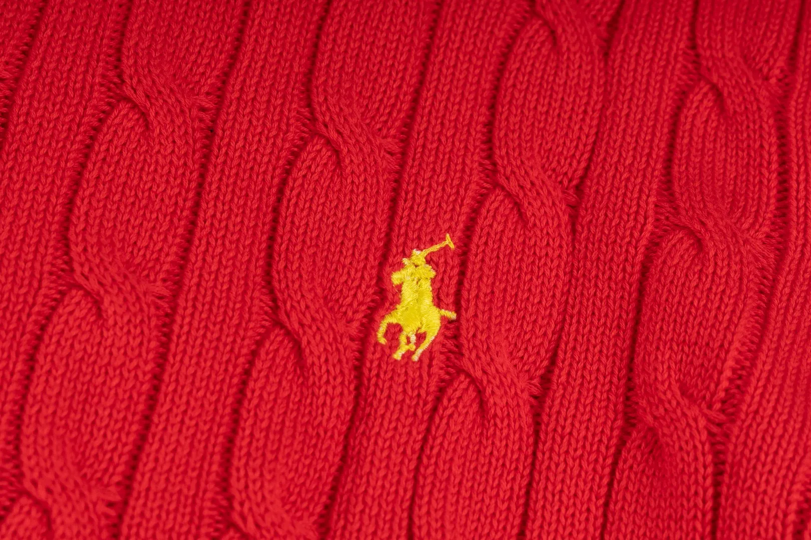 P260 #R98 RALPH LAUREN Ralph Lauren nine-color classic small label embroidery logo full zipper knitted cable cardigan sweater, high-density LOGO embroidery on the chest, original customization of tag accessories. Made of pure cotton yarn, pure cotton is skin-friendly and comfortable, small label war horse embroidered twist zipper cardigan sweater 🐎 high quality, follow the blogger to learn how to wear it! Let’s buy a Ralph Lauren cable sweater. It’s a super hard-to-find series after it became popular. It’s hard to find one on the official website. It’s simple and practical to wear, with a lazy and loose feel. The thickened fabric has more texture, feels soft and delicate, and has a loose fit. Whether worn alone or layered, you can wear different styles of fashion with just one piece!   Size：XS S M L